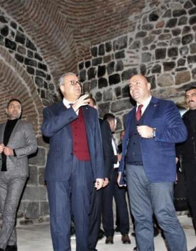 Diyarbakır Valisi Su, restorasyonu tamamlanan burçlarda incelemelerde bulundu
