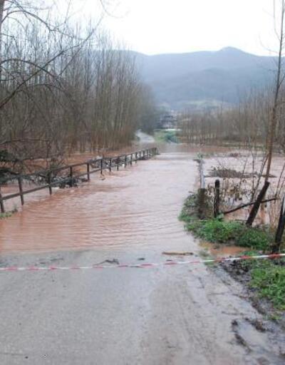 Bartın’da sağanak yağış; 2 köye ulaşım sağlayan köprü kapandı