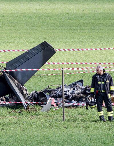 İtalyada askeri eğitim uçakları havada çarpıştı: 2 ölü