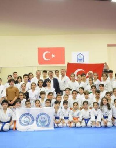 Balkan Kyokushin Karate Şampiyonasına katılacak sporcuları Başkan Yılmaz uğurladı
