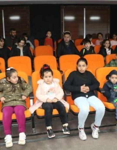 Yükekovada depremzede çocuklar için sinema etkinliği
