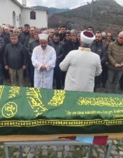 Vasiyetini yerine getirip mezarına Trabzonspor bayrağı örttüler