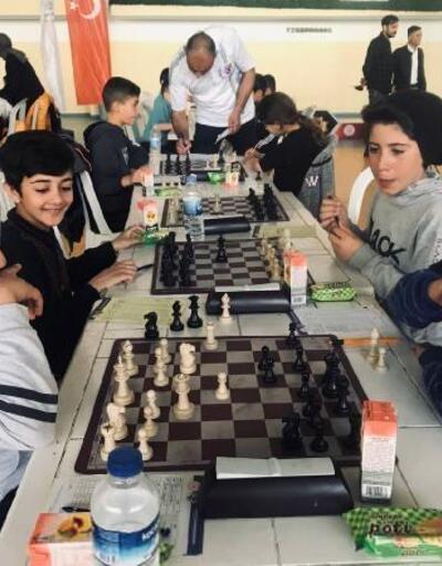 Derik’te satranç turnuvası