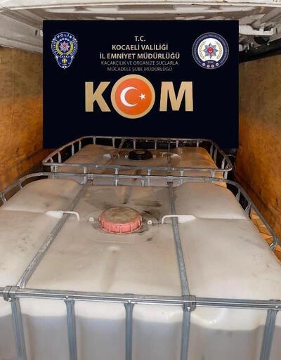 Polisin durdurduğu minibüste 2 ton kaçak akaryakıt ele geçirildi