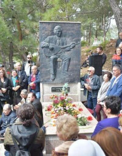 Ali Ekber Çiçek, 17nci ölüm yıl dönümünde mezarı başında türküleriyle anıldı