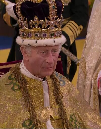 Kral 3. Charles resmen tacını taktı