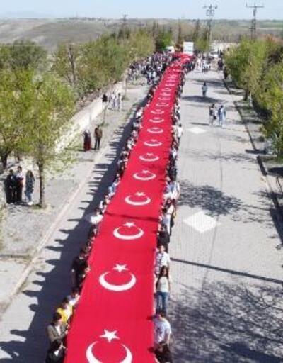 Ihlara Vadisinde 2023 genç Türk bayrağı açtı