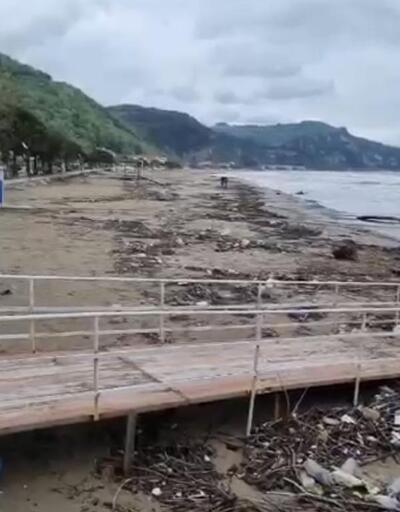Tatil beldesi İnkumunda sahil, çöplerden arındırıldı
