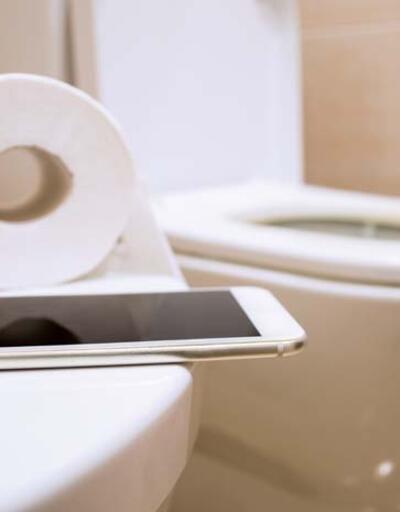 Tuvalette telefon kullananlara kötü haber: Bakteri ve virüslerle yaşıyorsunuz Bakın hangi hastalıklara yol açıyor