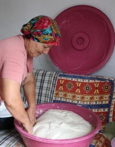 Tekirdağ’da kadınlar, köy ekmeği üreterek ev ekonomisine katkı sunuyor