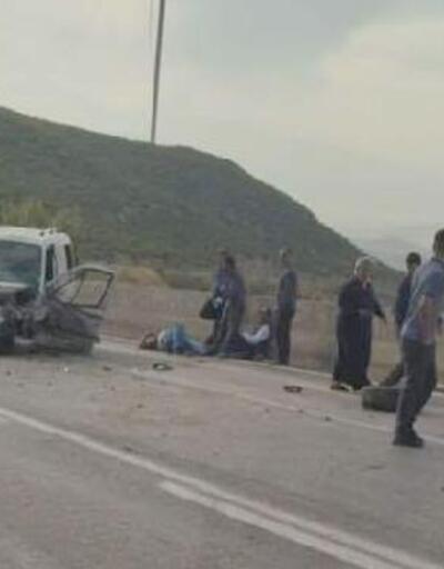 Gaziantep’te hafif ticari araç ile otomobil çarpıştı:4 yaralı