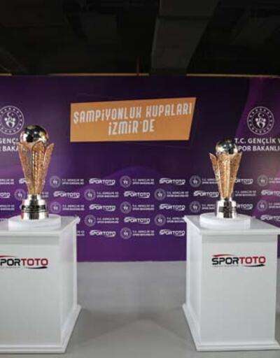 Bakan Kasapoğlu, şampiyonluk kupalarını İzmirde tanıttı
