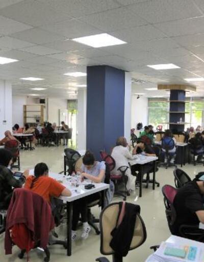 Ergani’de ücretsiz ‘Kitap Kafe’ye gençlerden yoğun ilgi