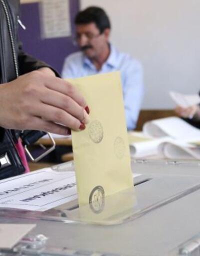 Batı Akdenizde 2.4 milyon seçmen sandığa gidiyor