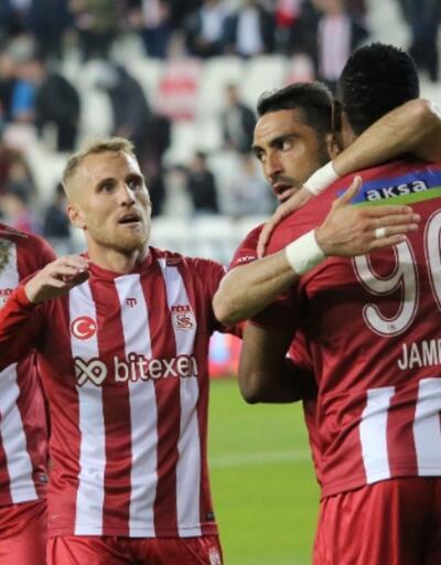 Sivasspor Süper Ligde kalmayı garantiledi