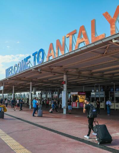 Antalyaya turist akını Sezona rekor başlangıç