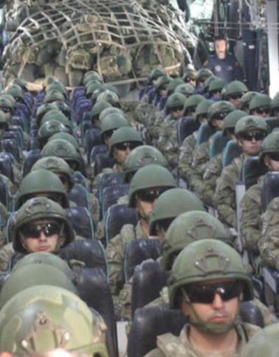 Türk askerinden Kosovaya takviye sürüyor