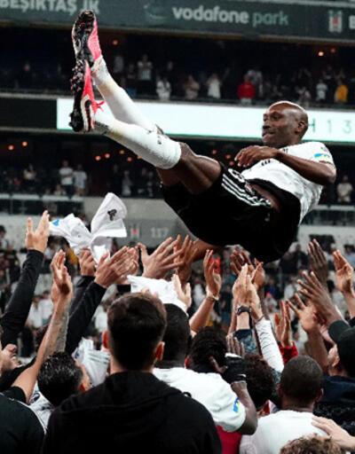 Beşiktaş efsanesi Atiba Hutchinson futbolu bırakma kararı aldı