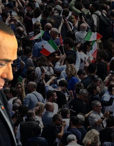 Berlusconi’ye veda töreni