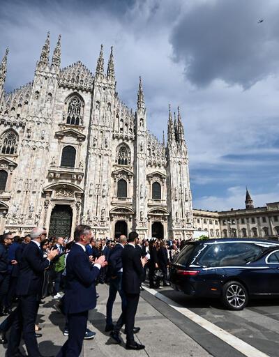 İtalya’nın eski Başbakanı Berlusconi son yolculuğuna uğurlandı