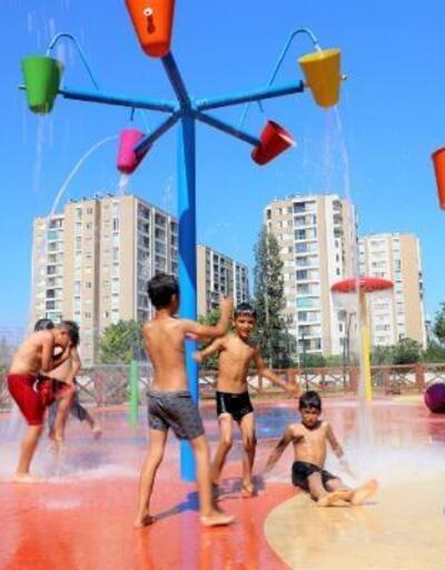 Yüreğirde çocuklar su oyun parklarında serinliyor - Yeniden