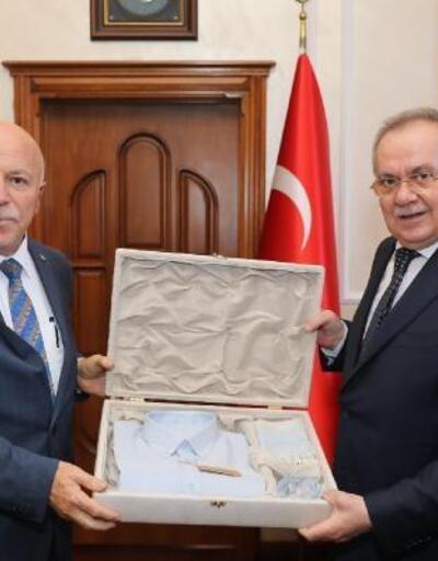 Başkan Demir, kente gelen Büyükşehir Belediye Başkanlarına projelerini anlattı
