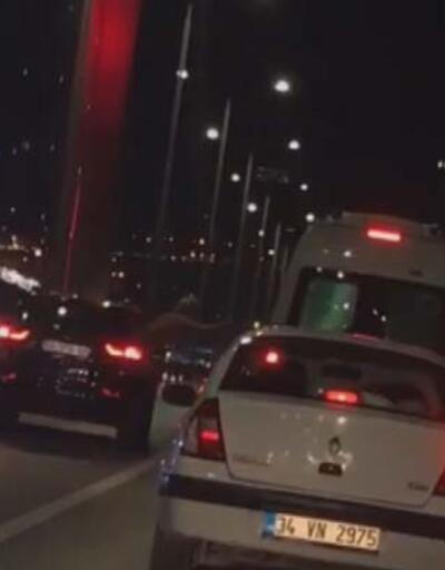 15 Temmuz Şehitler Köprüsünün ortasında camdan sarkıp tartıştığı şoföre vurmaya çalıştı