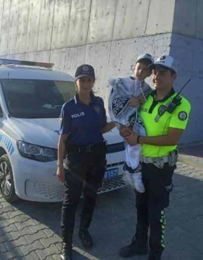 Polis olmak isteyen küçük çocuğa sünnet öncesi polislerden sürpriz