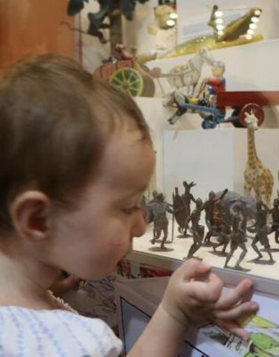 Canik Oyuncak Müzesi’ndeki tüm oyuncakları Sunay Akın tanıtıyor