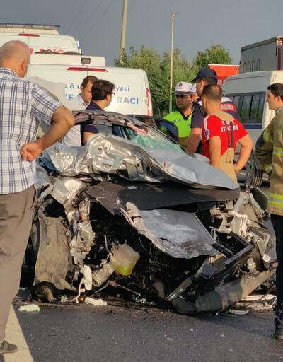 Bursada feci kaza: Otomobil, TIRa çarptı