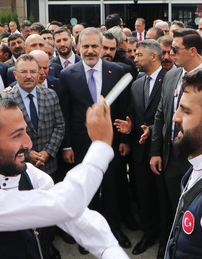 Bakan Fidandan Erzuruma ziyaret: Havalimanında coşkulu karşılama