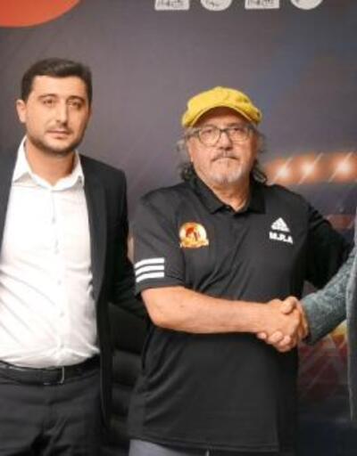 Mustafa Reşit Akçay, sağlık sorunları nedeniyle Batman Petrolspor’dan ayrıldı