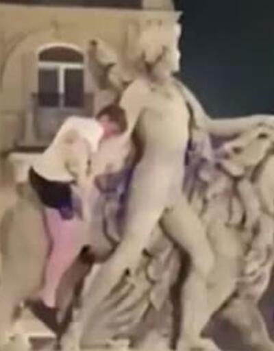 Binlerce dolarlık zarar Alkollü turist tırmandığı heykelin kolunu kırdı
