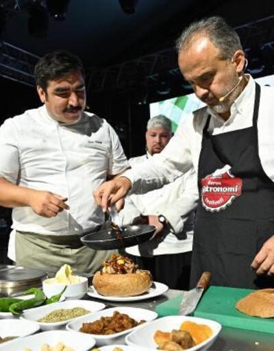 Gastronomi Festivalinde Başkan Aktaş pişirdi, vatandaşlar yedi