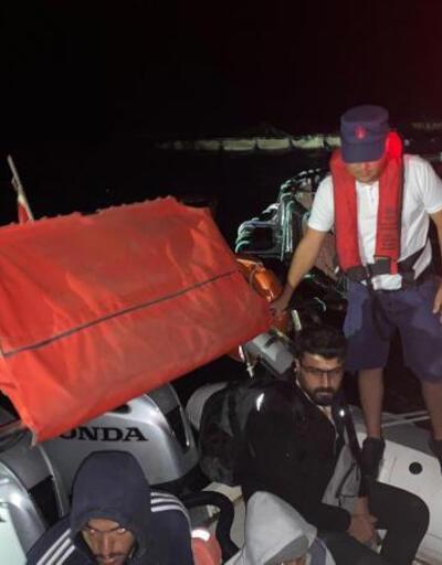 İzmir açıklarında 52 kaçak göçmen yakalandı