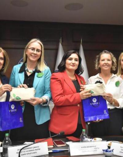 İş kadınları İZTOda milletvekilleriyle bir araya geldi