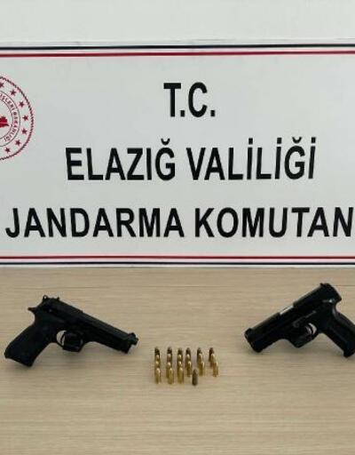 Elazığ’da ruhsatsız tabanca ile yakalanan 2 şüpheli gözaltına alındı