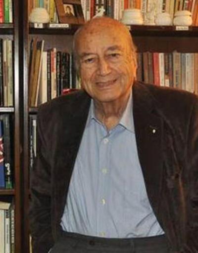Gazeteci yazar Hıfzı Topuz hayatını kaybetti