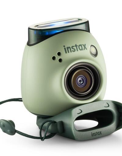 INSTAX fotoğraf makinesi serisinde bir yeniliğe imza atıyor