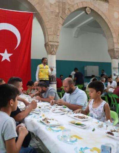 Şanlıurfa’da Mevlid-i Nebi Haftası nedeniyle vatandaşlara tirit ikramı