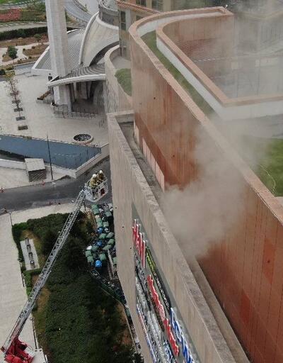 İstanbul Maltepede bir AVMde yangın