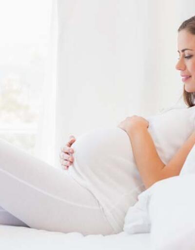 Bilek şişliği olan anne adaylarına uyarılar: “Gebelikte ayak bileklerinin şişmesi normal”
