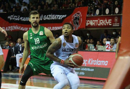 Darüşşafaka Gaziantep Basket'i yenerek yarı finale çıktı