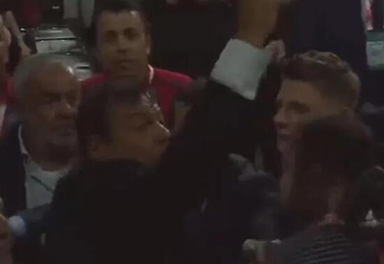 Ergin Ataman maç sonrası salondakilerle tartıştı!