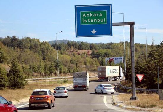 Otoyolun Ankara yönünün kapandı, D-100 kara yolunda araç yoğunluğu oluştu
