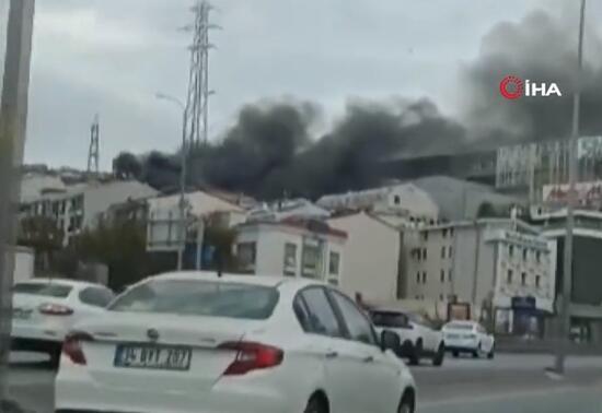 SON DAKİKA: Esenyurt'ta bir binanın çatı katında yangın