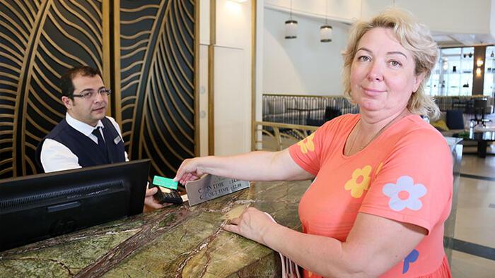 Rus turistler Antalya'da Mir kart kullanıyor - Günün Haberleri