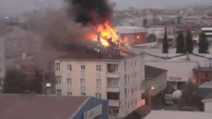 Tuzla'da 4 katlı binada yangın: Tahliye edildiler