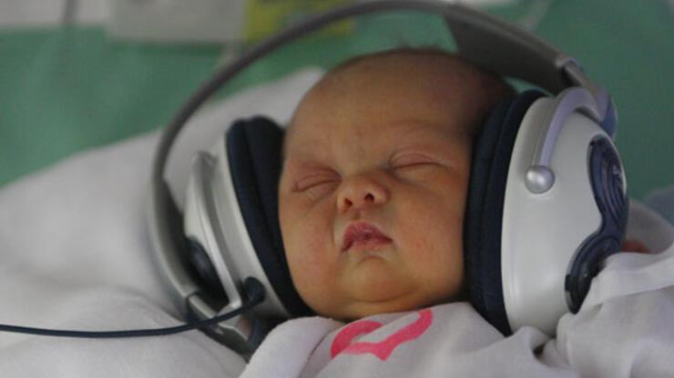 Bebeklere müzikli tedavi