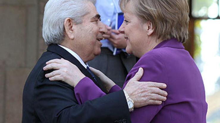 Merkel Kıbrıs sorununda suçluyu buldu!